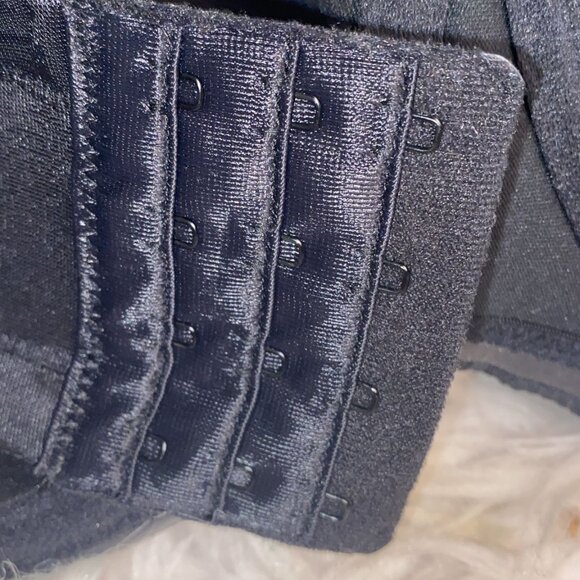 Wacoal Strapless Plunging Neckline Underwire Bra - Picture 5 of 6